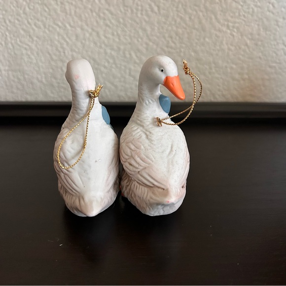 2 Vintage Goose Big Blue Bow Porcelain Christmas Ornament Decoration Gold Loop - Picture 4 of 7